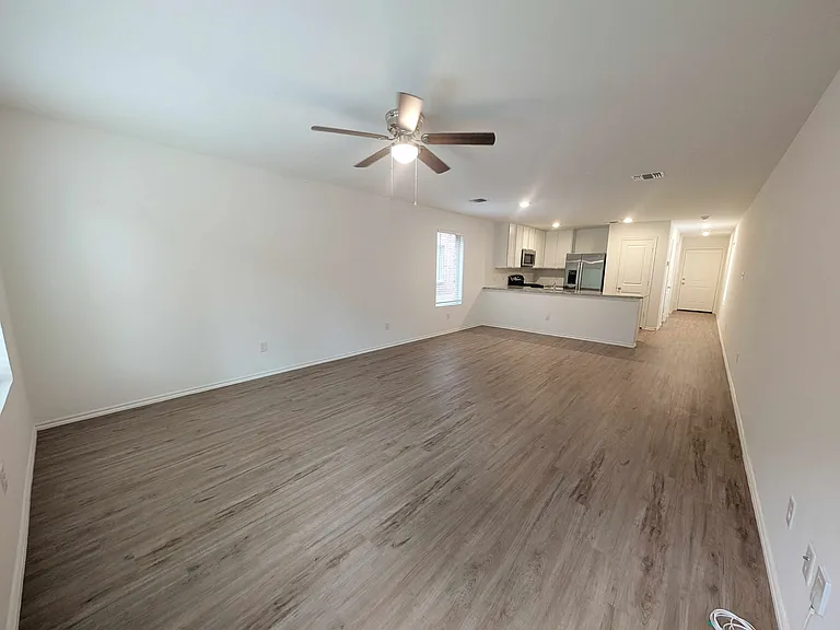 1939 Wolford Way — Photo 2