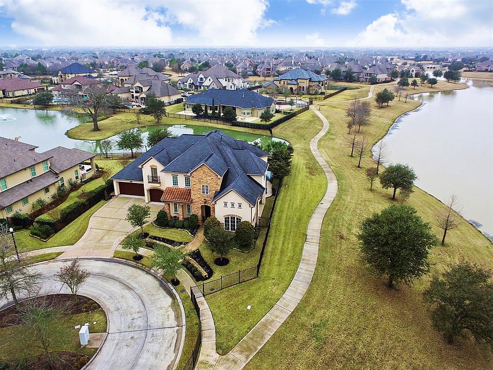 1st image of 17527 E Bremonds Bend Ct