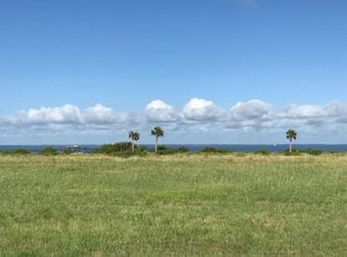 17 Bay Club Dr, Seadrift, TX 77983