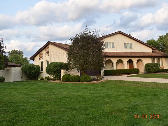 2nd image of 10014 Lakeview Ct