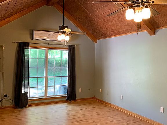 Living room (vaulted ceiling