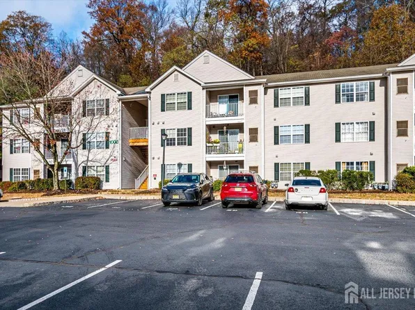 1021 King Ct, Dunellen, NJ 08812