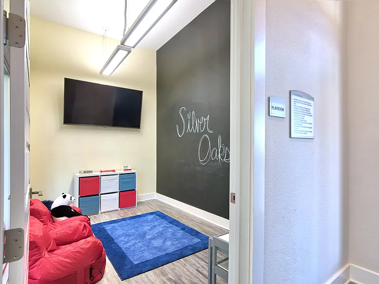 Silver Oaks Apartments — Photo 16