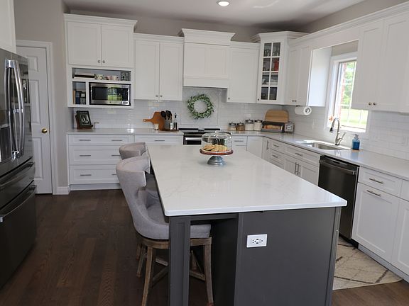 2nd image of 1171 Legacy Ln
