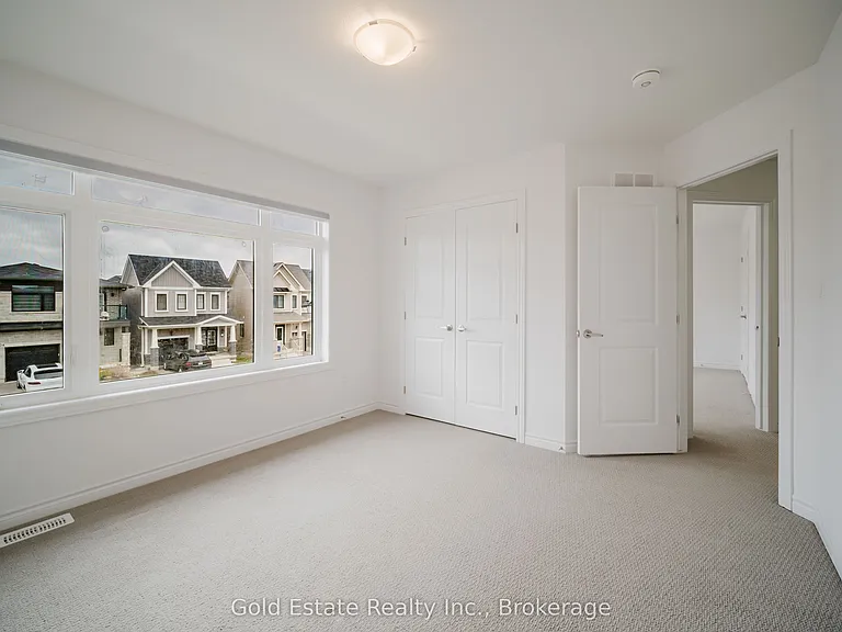 19 McLaren Ave — Photo 43