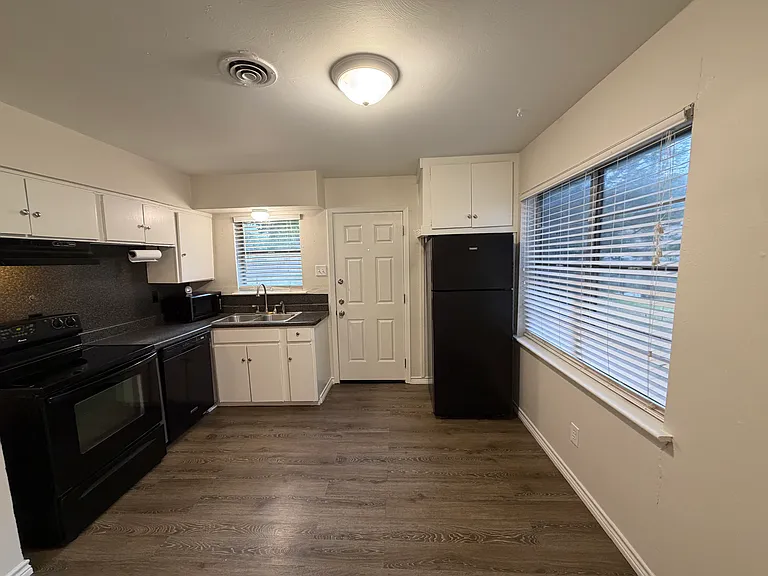 1213 Hampshire Ln #A — Photo 9