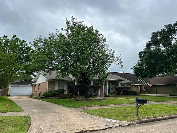 3rd image of 15615 Rolling Timbers Dr