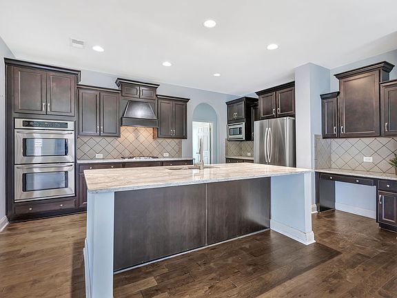 Huge gourmet kitchen