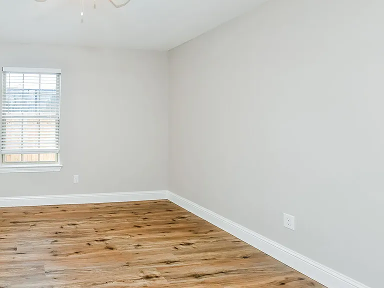 2913 Louis St — Photo 12