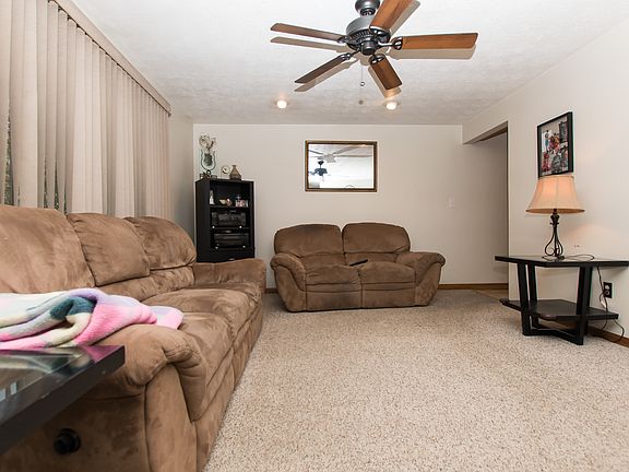 3rd image of 1035 Heathwood Dr