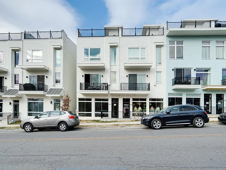 Douglas Ave — Photo 19