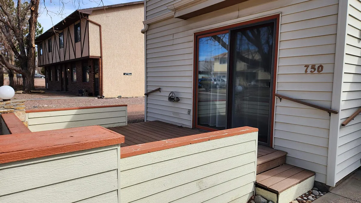 Front Deck with access to living room - 750 Piedra Dr