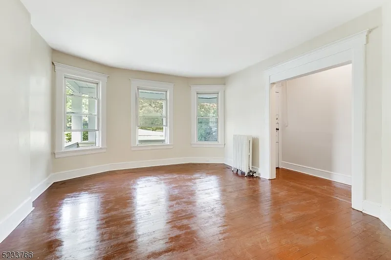 2 bed, 1.0 bath, $2,350 — Photo 2