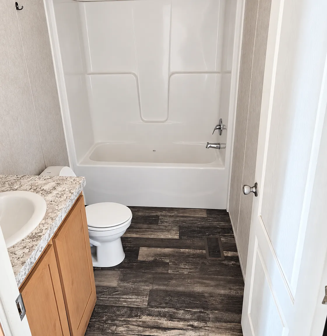 2 bed, $1,100 — Photo 3