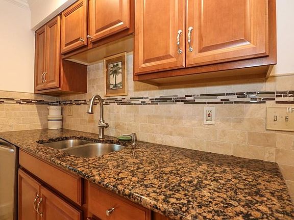 5th image of 612 Seaside Dr