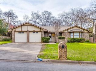 129 NE Rosamond St, Burleson, TX 76028
