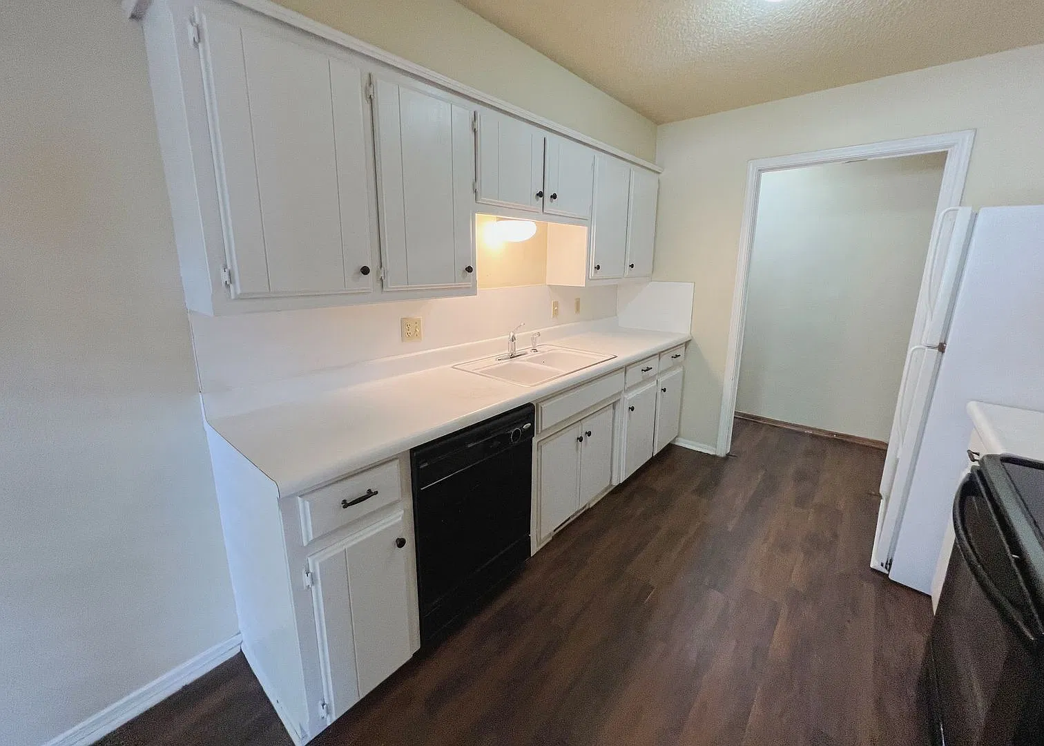Carpet Free + Central Edmond! — Photo 4