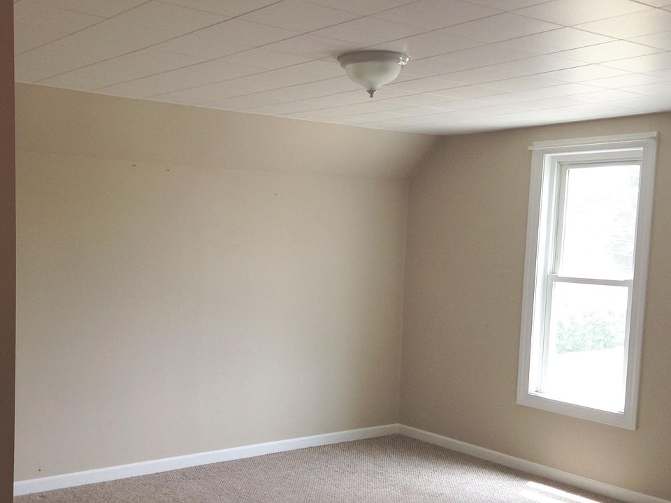 1st image of 323 W Shafer Ave #1/2