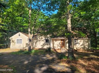 2275 Cramer Rd, Bushkill, PA 18324