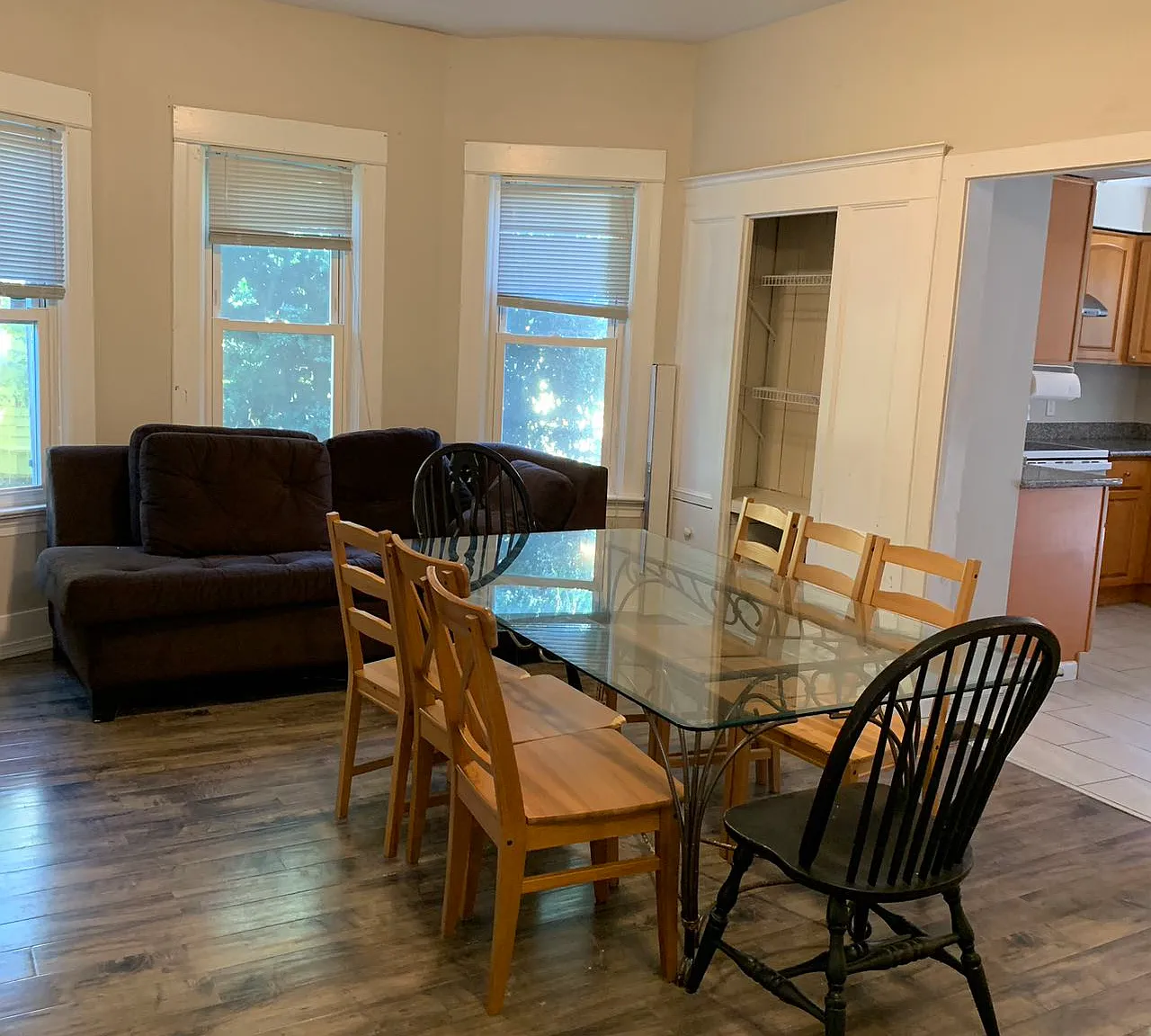 8 bed, 2600 sqft, $750 — Photo 4
