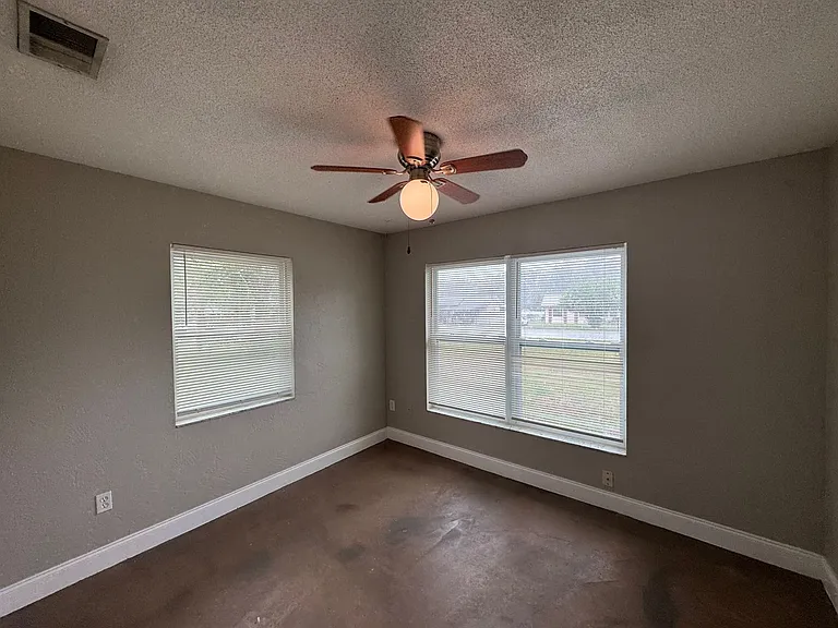 1199 Lawrence Ave — Photo 14