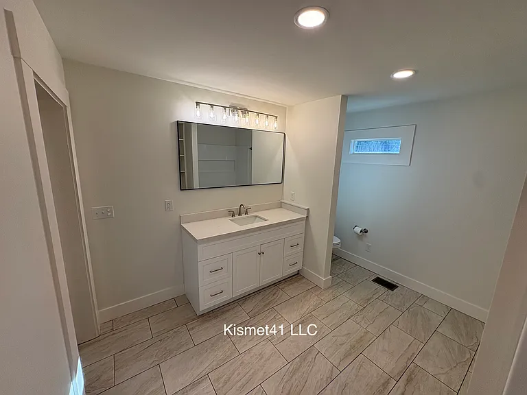 409 Lilly Ave — Photo 4