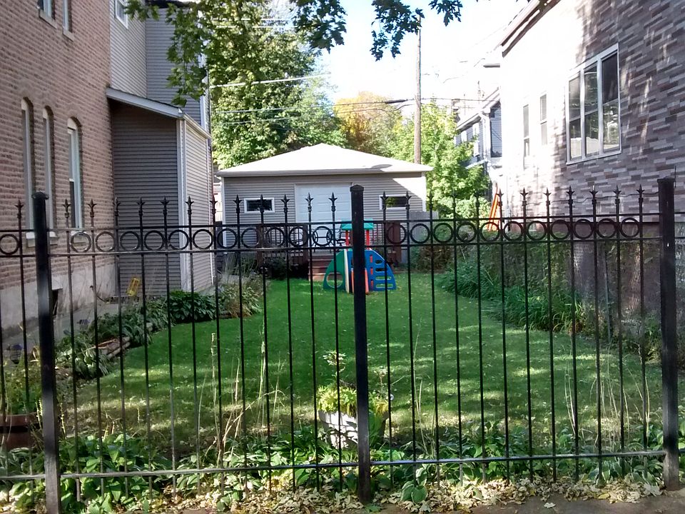 2nd image of 1636 N. Mozart