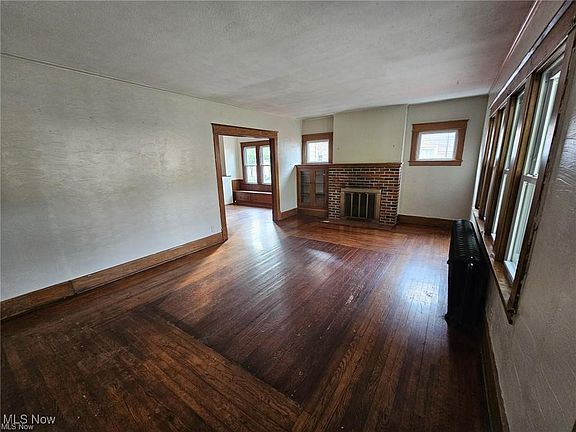 2nd image of 396 W Wood St