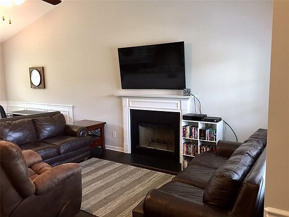 5th image of 2800 Samantha Ln