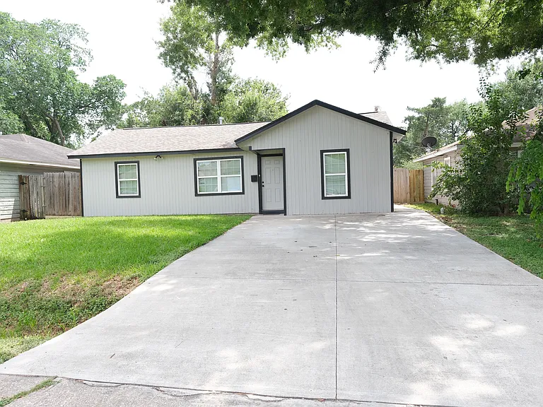 3422 Bacon St — Photo 2