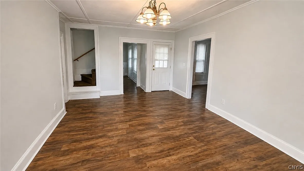 3 bed, 1.0 bath, 1512 sqft, $1,550 — Photo 3
