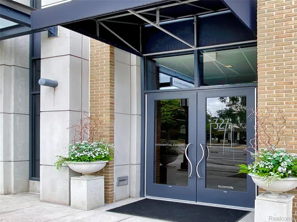 327 N Old Woodward Ave, Birmingham, MI 48009