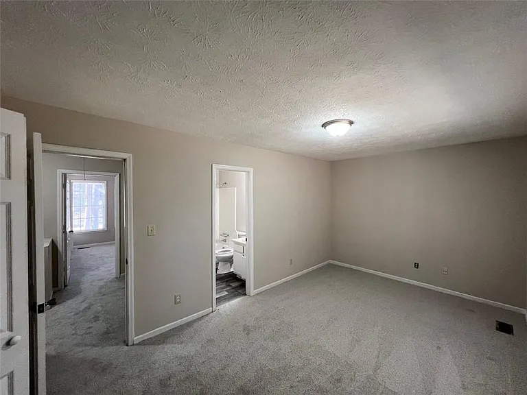 685 Redland Dr — Photo 12