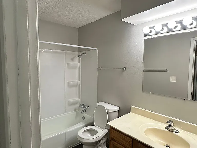Eastview Apartments — Photo 7