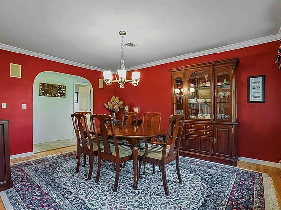 4th image of 208 Cherry Ln