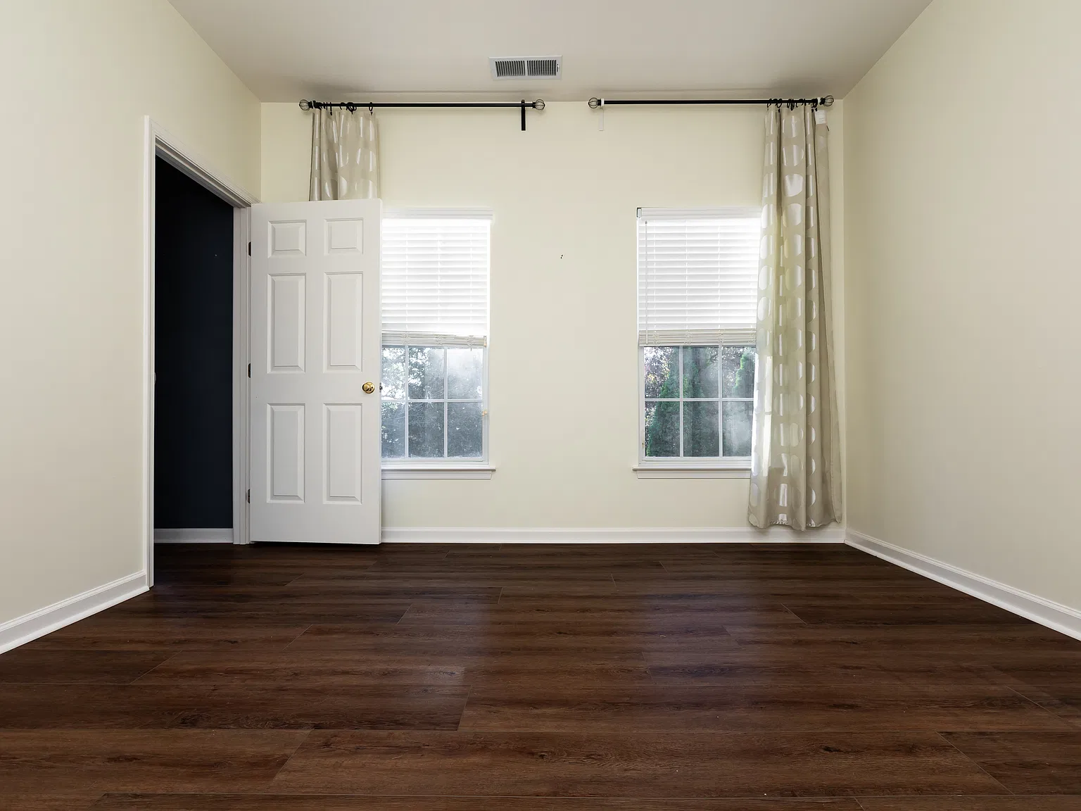 3 bed, 3.5 bath, 3176 sqft, $3,600 — Photo 4