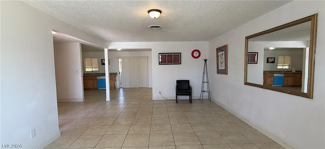 3 bed, 2.0 bath, 1581 sqft, $1,750 — Photo 3