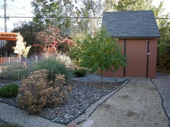3rd image of 828 E Larkspur Dr