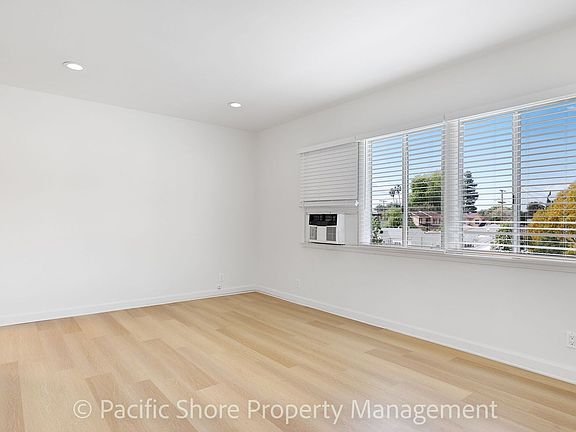 3rd image of 1822 W Glenoaks Blvd
