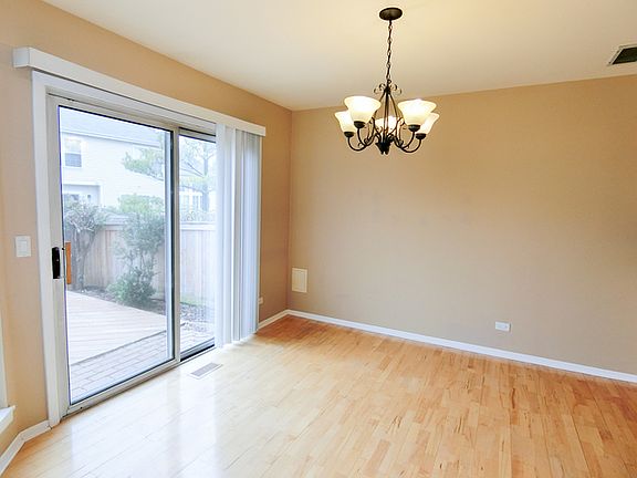 5th image of 905 Sturnbridge Ct