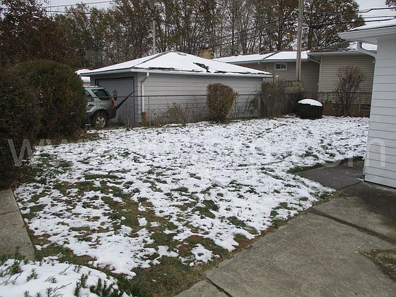 4th image of 26432 Aaron Ave