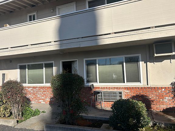 4th image of 42 W Lowell Ave #12