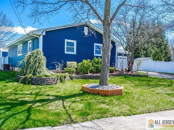 2nd image of 10 Wellington Ave