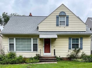23815 E Groveland Rd, Beachwood, OH