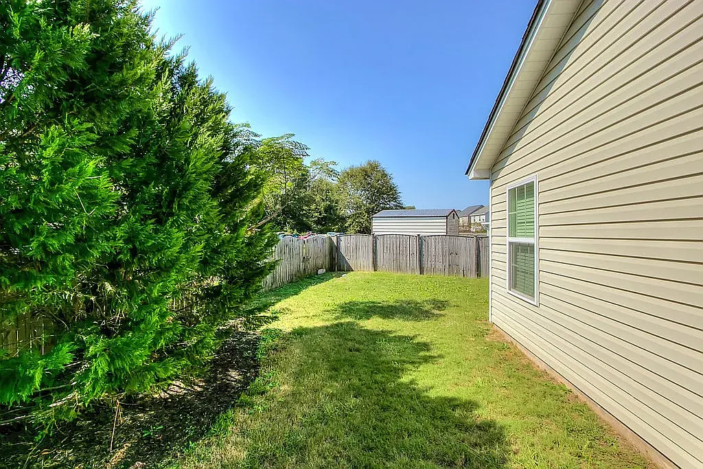 4 bed, 2.0 bath, $1,800 — Photo 4