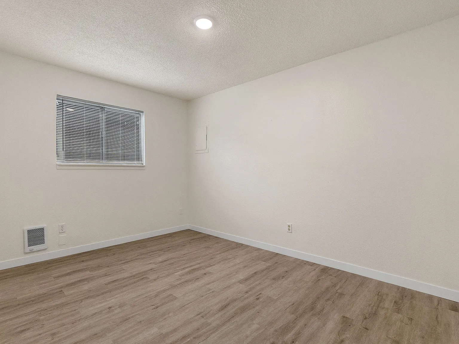 South Pacific Apartments — Photo 2
