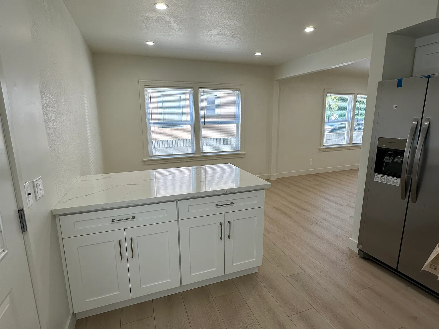 2 bed, 997 sqft, $3,400 — Photo 4