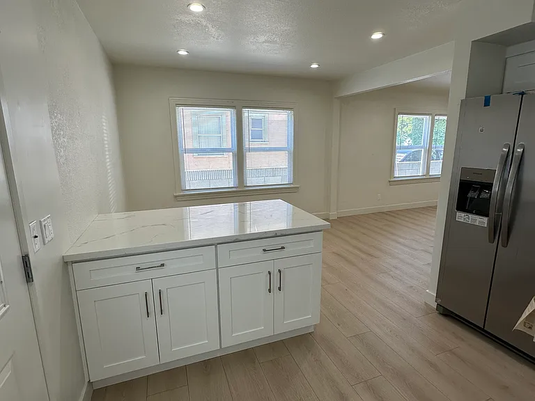 215 Sinclair Ave #215 — Photo 4