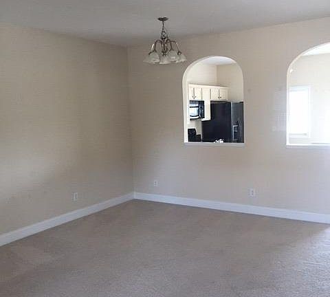4th image of 121 Logan Ln