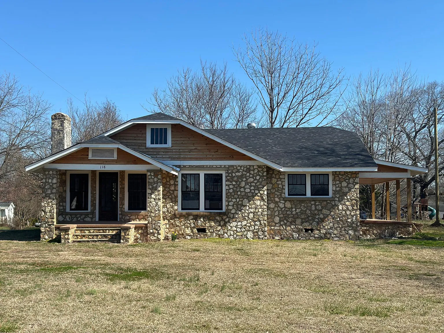 118 E Raleigh St — Photo 3